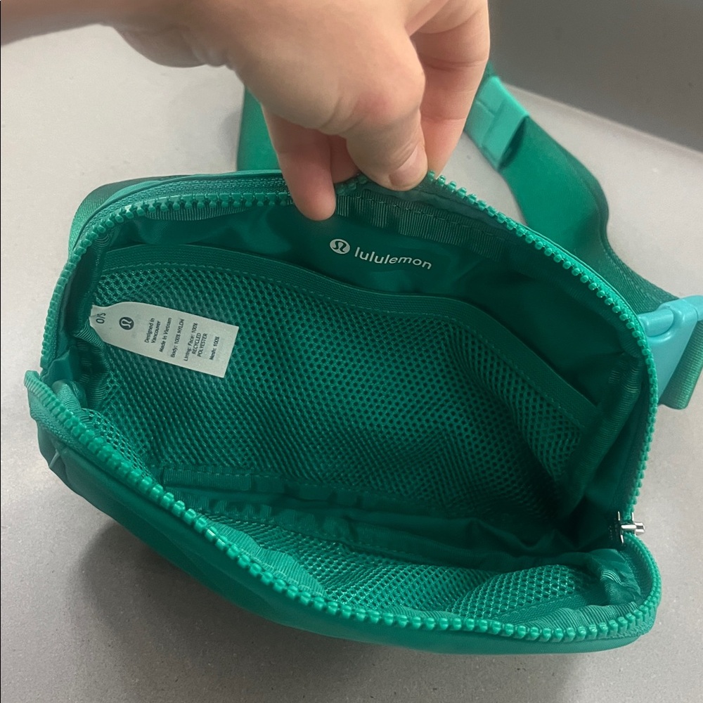 Lululemon Green Belt Bag - Picture 6 of 6